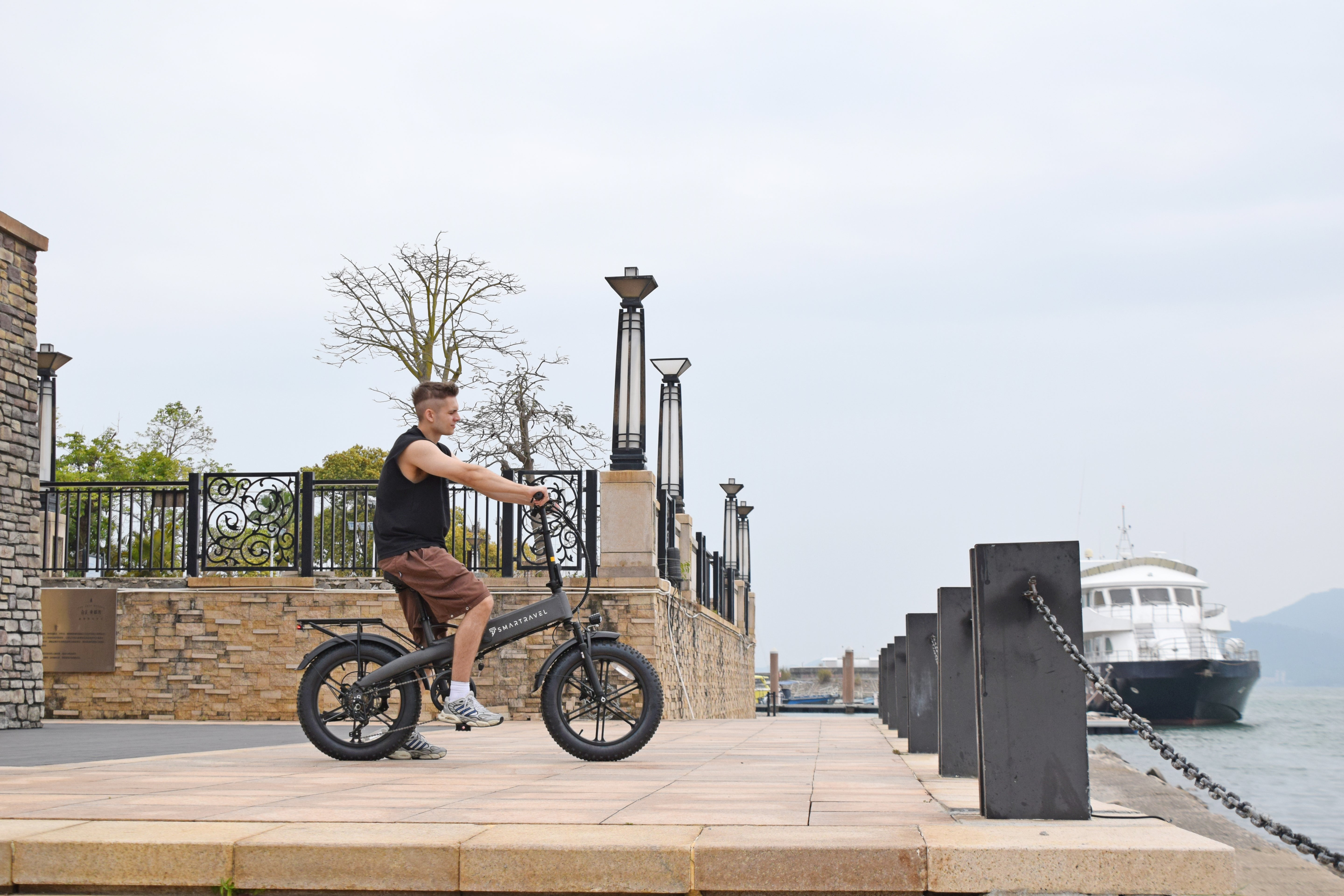 SMARTRAVEL M6 Fat Tire Folding E-Bike